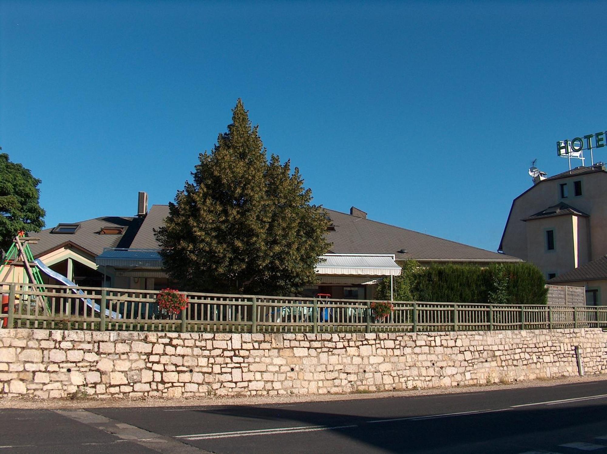 Hotel-Restaurant Le Calice Du Gevaudan - A75 Banassac Exteriér fotografie