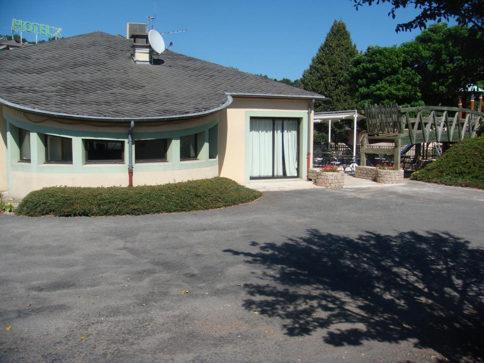 Hotel-Restaurant Le Calice Du Gevaudan - A75 Banassac Exteriér fotografie