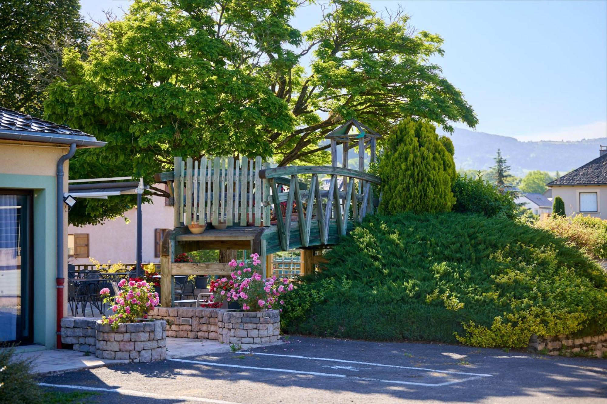 Hotel-Restaurant Le Calice Du Gevaudan - A75 Banassac Exteriér fotografie