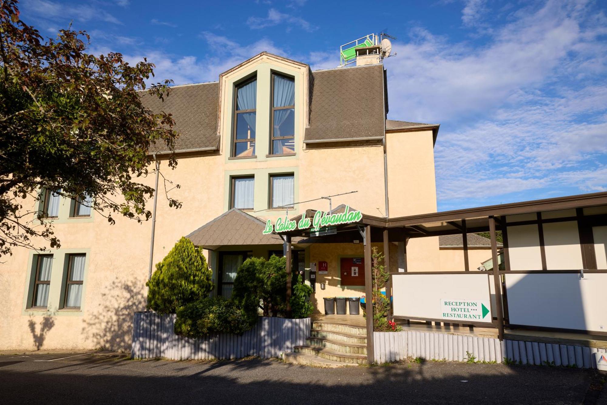 Hotel-Restaurant Le Calice Du Gevaudan - A75 Banassac Exteriér fotografie