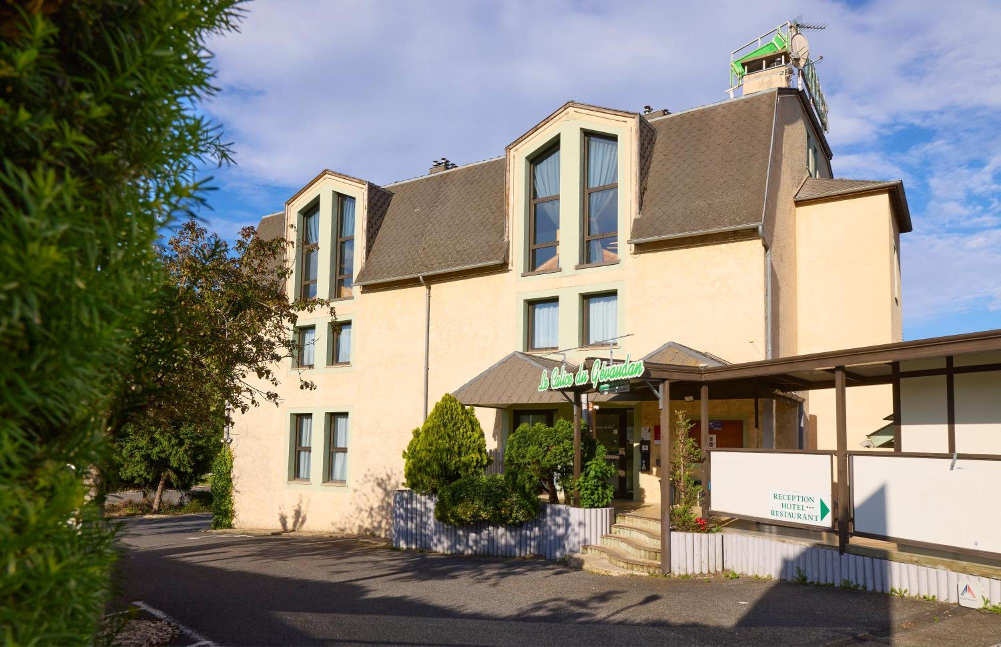 Hotel-Restaurant Le Calice Du Gevaudan - A75 Banassac Exteriér fotografie
