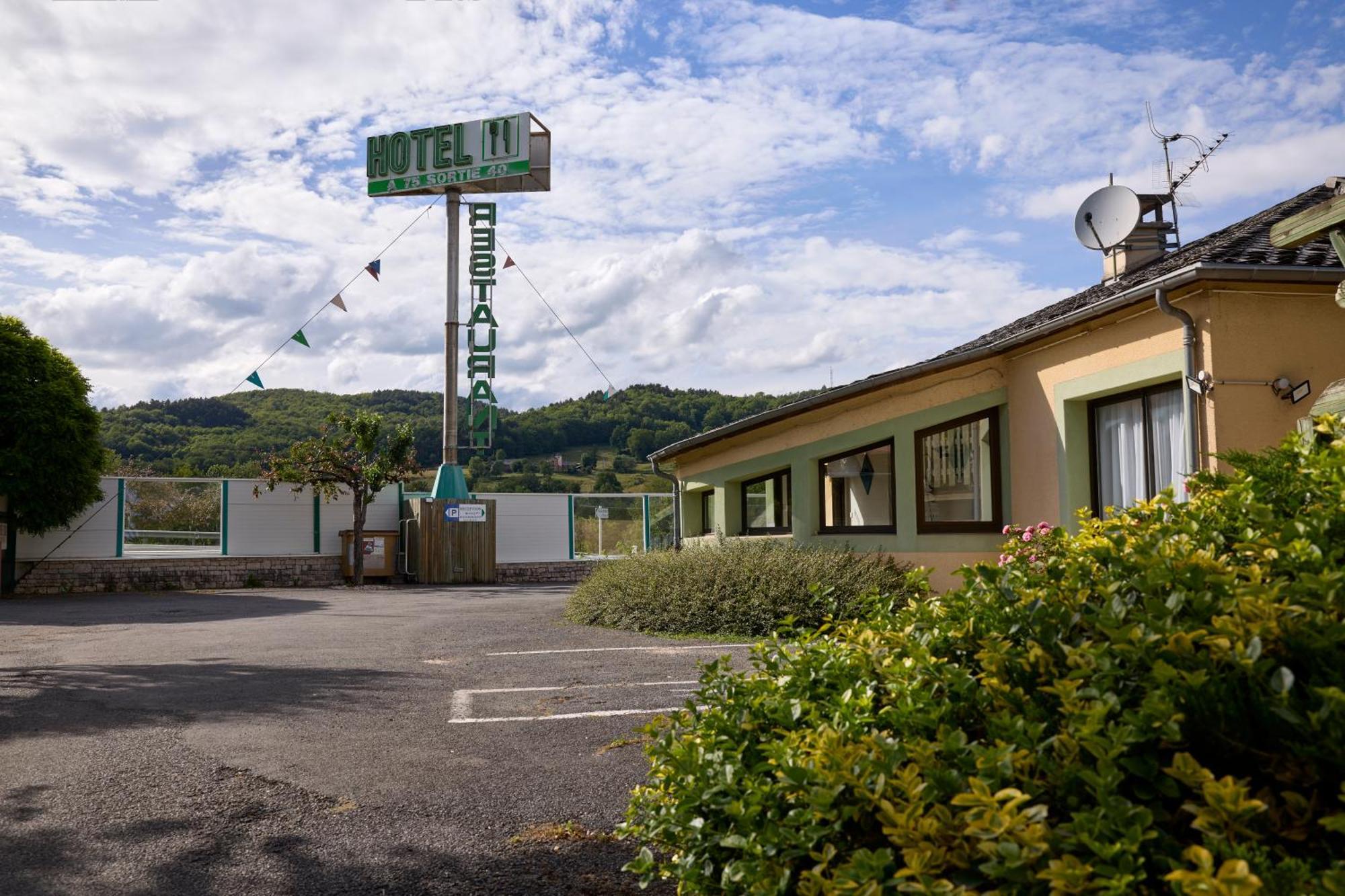Hotel-Restaurant Le Calice Du Gevaudan - A75 Banassac Exteriér fotografie