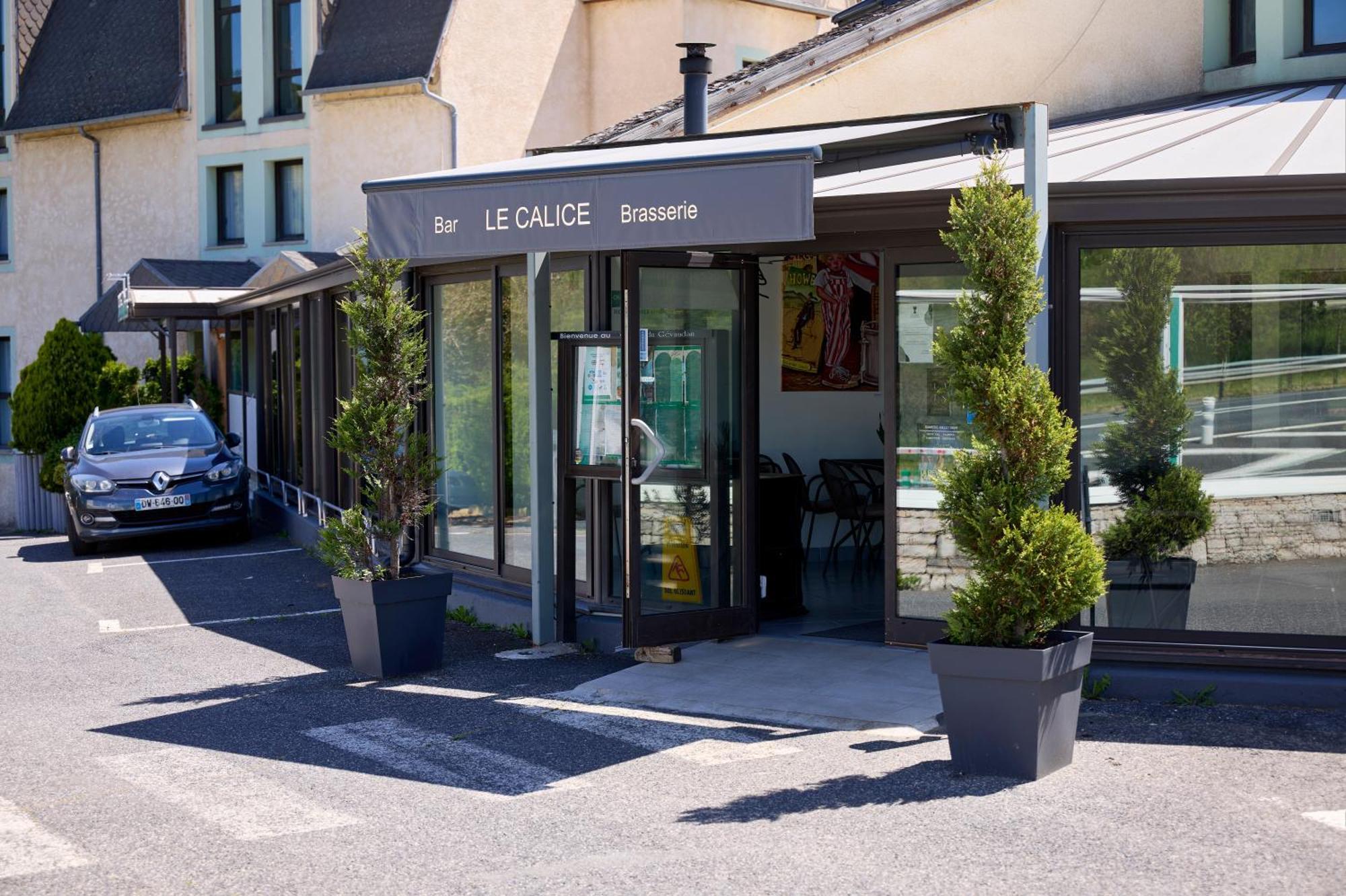 Hotel-Restaurant Le Calice Du Gevaudan - A75 Banassac Exteriér fotografie